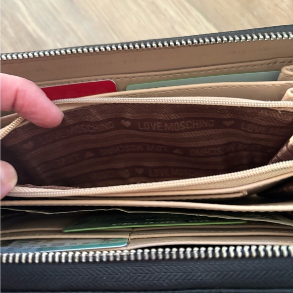 Love Moschino Architectural Design Wallet in Beige and Black - Picture 9 of 11